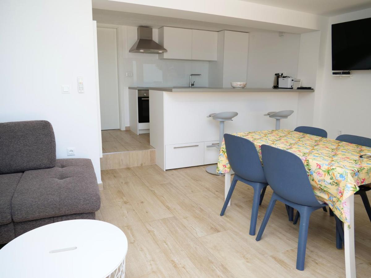 Apartmani Smilja 普利莫顿 外观 照片